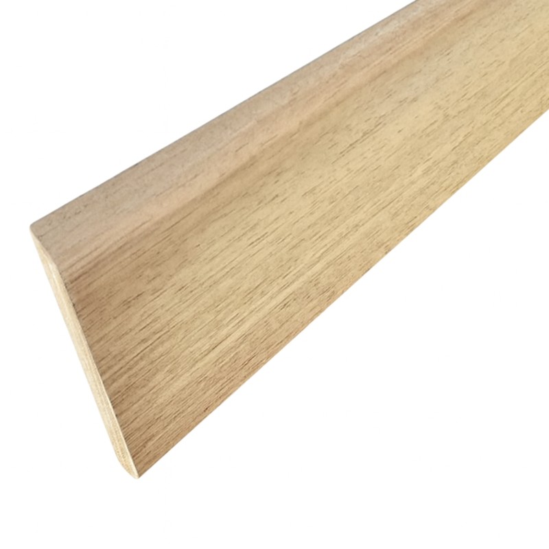 Plinthe Iroko massif brut un bord arrondi 15*90*900 mm et +