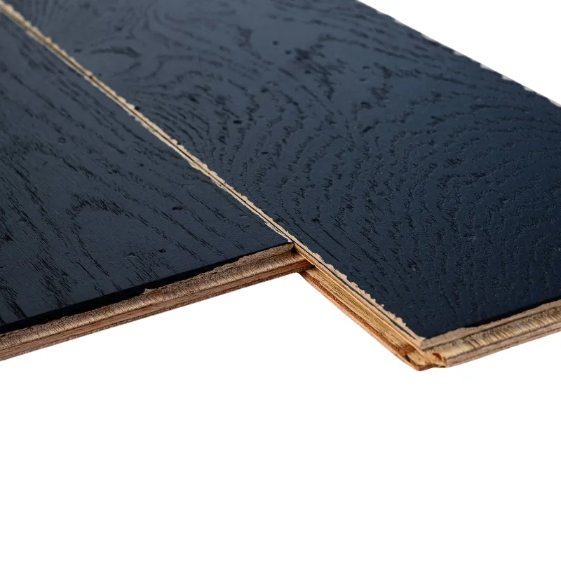 Parquet contrecollé Chêne brossé verni peint noir 14/3*150*600 à 1800 mm