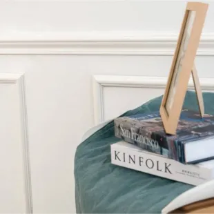 Cimaise moulurée Opéra en pin massif Merkusii enduit Gesso 18*62*2200 mm