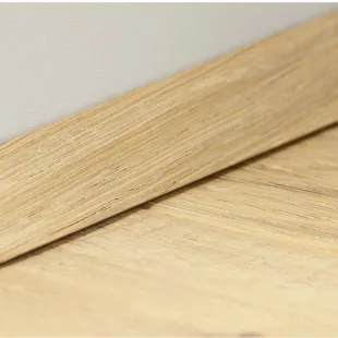 Contre plinthe Chêne massif brut pré-poncé 15*15*2400 mm