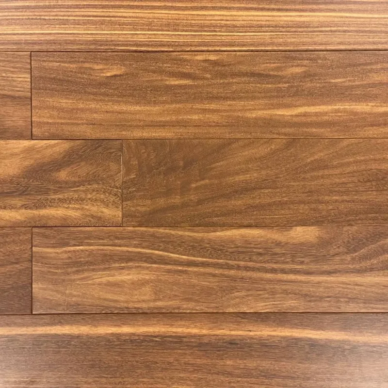 Parquet massif Noyer d'Asie verni 4 chanfreins 15*120*400 à 1800 mm