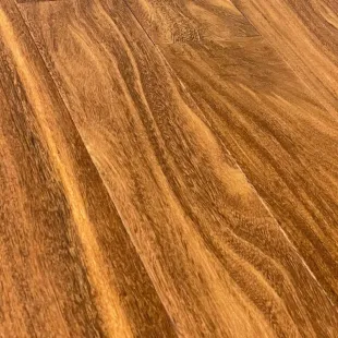 Parquet massif Noyer d'Asie verni 4 chanfreins 15*120*400 à 1800 mm