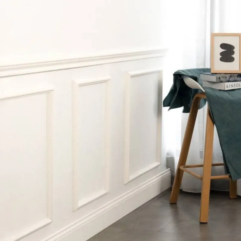 Baguette de soubassement Opéra en pin massif Merkusii enduit Gesso 18*30*2200 mm