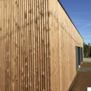 Bardage claire-voie Douglas naturel 40*40