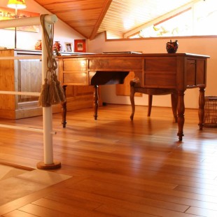 Parquet contrecollé 2 plis Iroko vernis 4 chanfreins 15/3*120*400 à 1800 mm