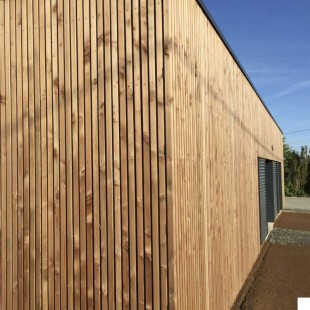 Bardage claire-voie Douglas naturel 40*40