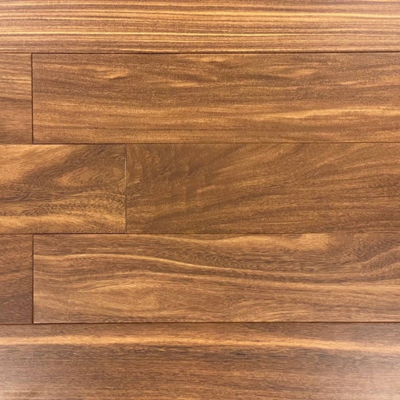 Parquet massif Noyer d'Asie verni 4 chanfreins 15*120*400 à 1800 mm