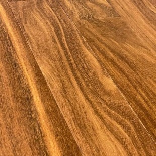 Parquet massif Noyer d'Asie verni 4 chanfreins 15*120*400 à 1800 mm
