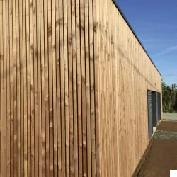 Bardage claire-voie Douglas naturel 40*40