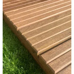 Dalle Ipé 38*500*500 mm 5 lames profil rainuré 3V Dalle Ipé 38*500*500 mm 5 lames profil rainuré 3V